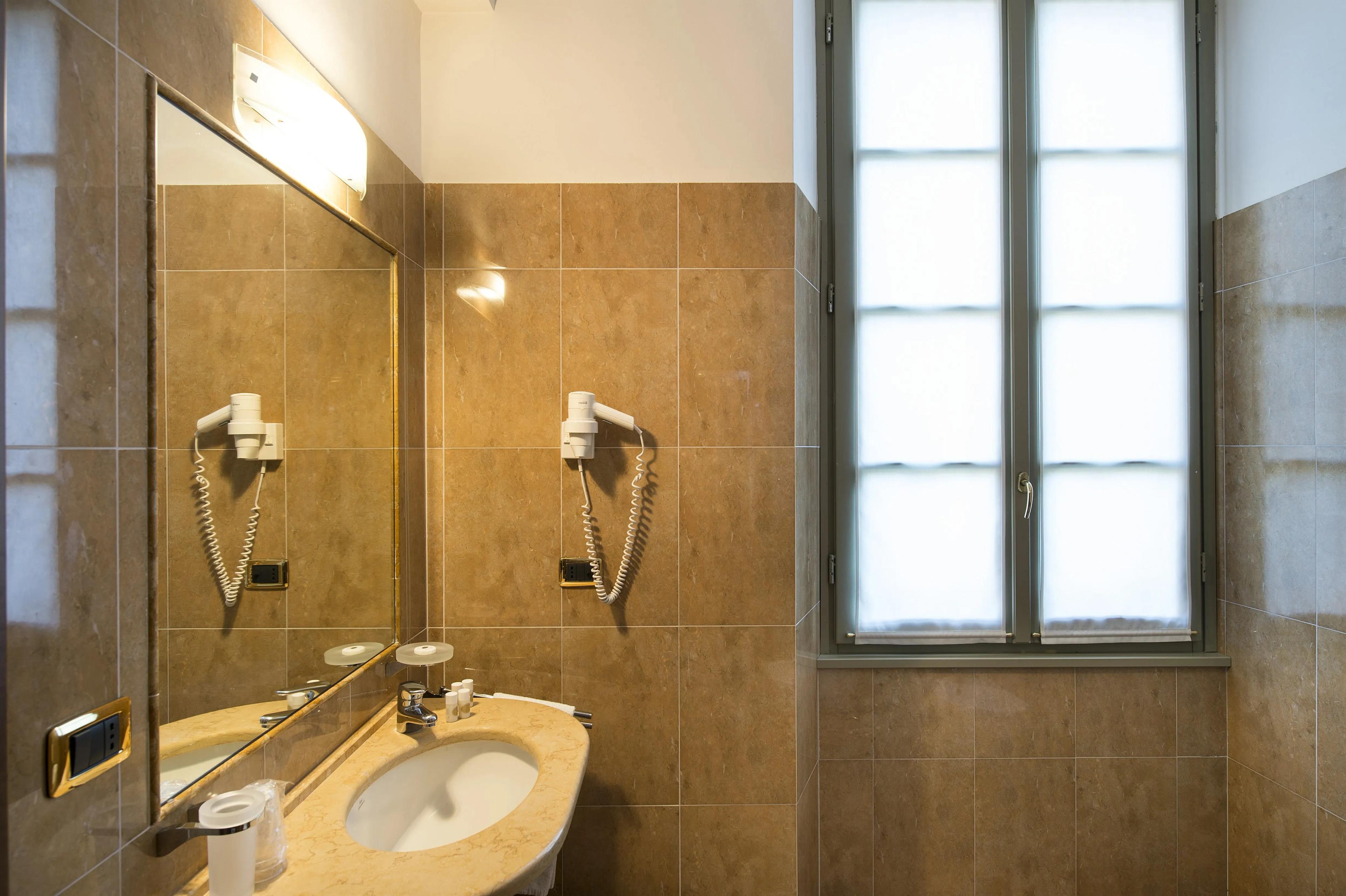 camera-singola-giardino-bagno-paolo-vi