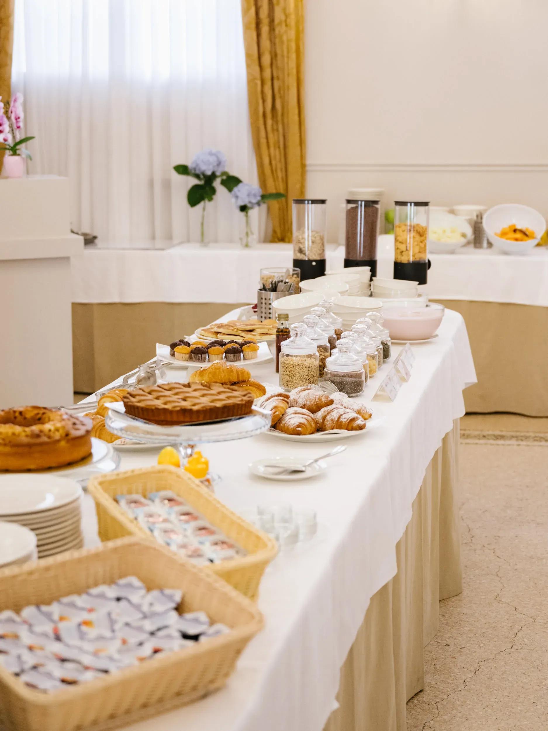 centro-paolo-vi-colazione-buffet