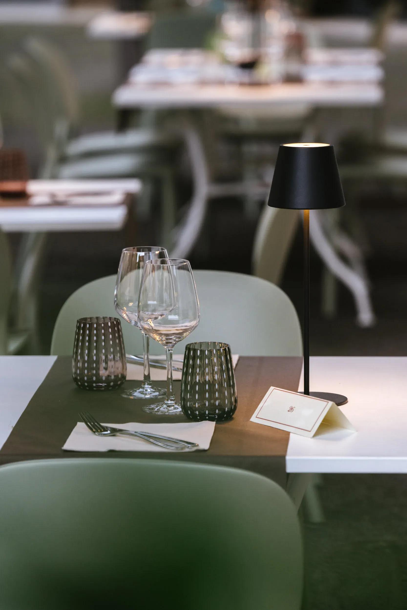 centro-paolo-vi-ristorante-brescia-tavolo