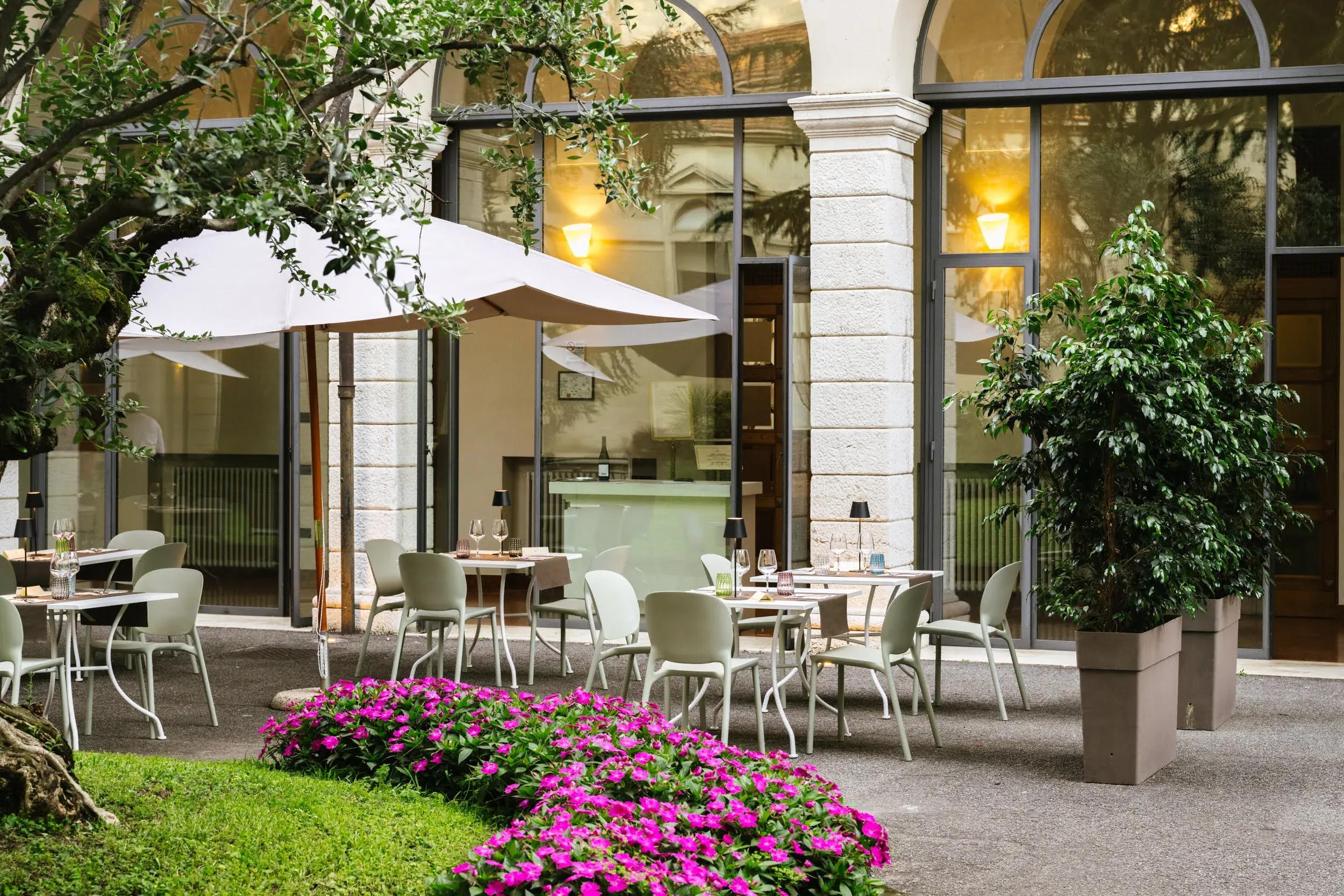 centro-paolo-vi-sala-esterna-celebrazioni