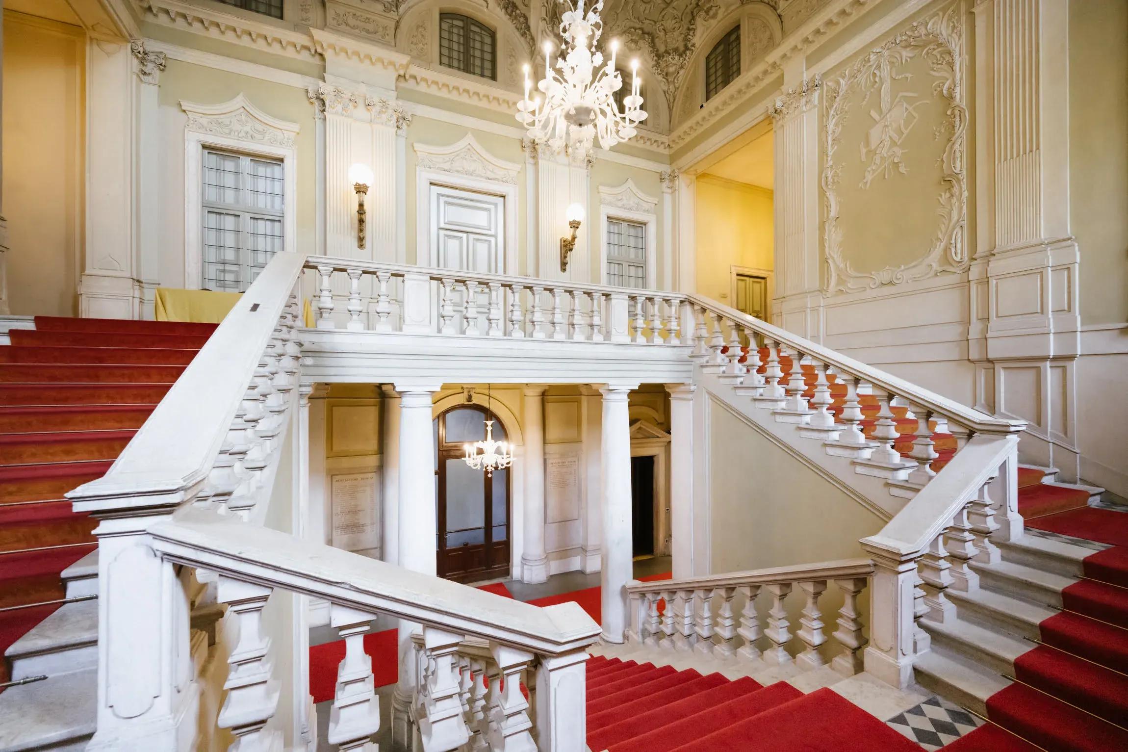 centro-paolo-vi-struttura-palazzo-gambara-scale-maestose