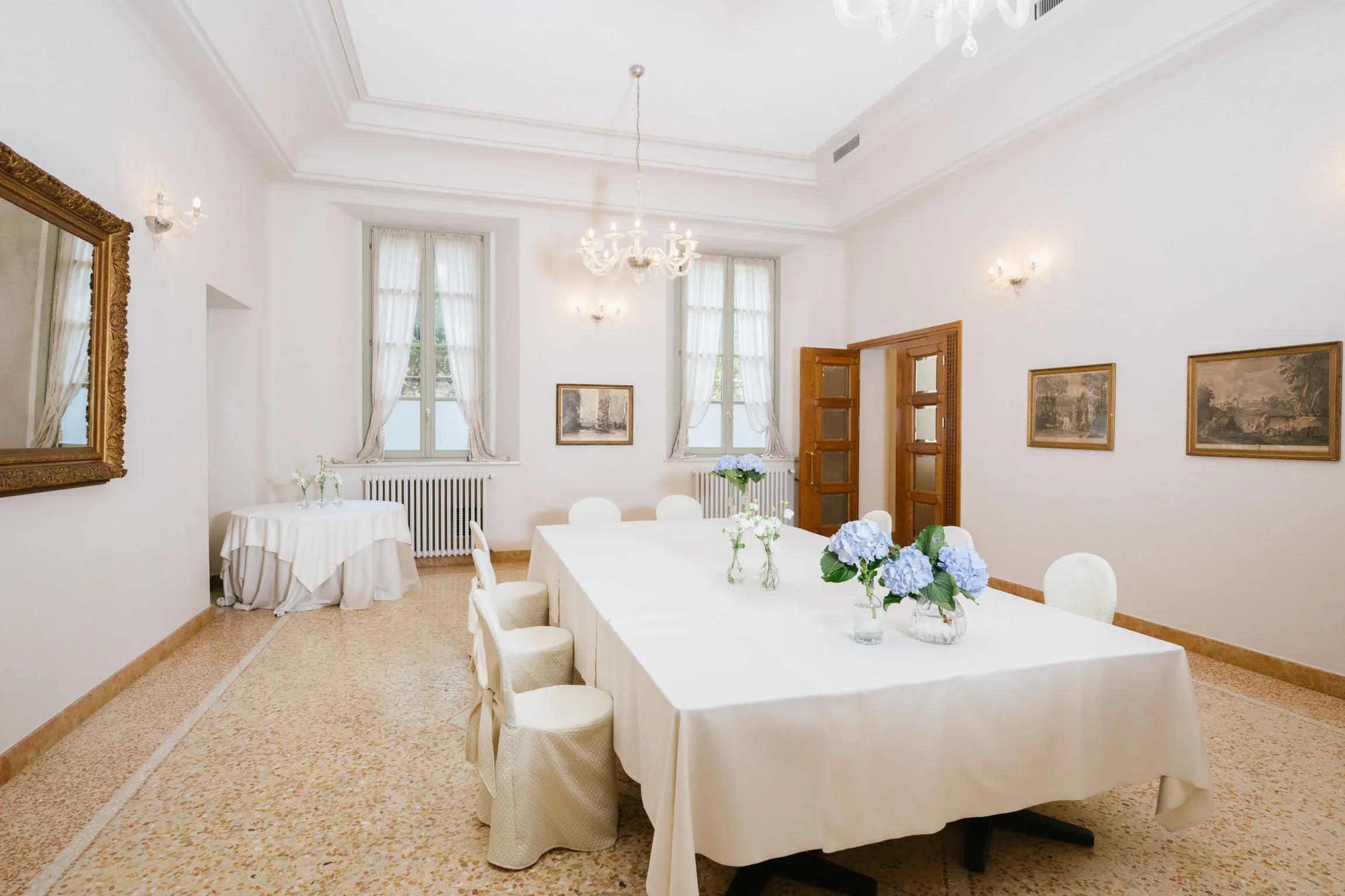 pacchetti-meeting-sala-moretto-paolo-vi