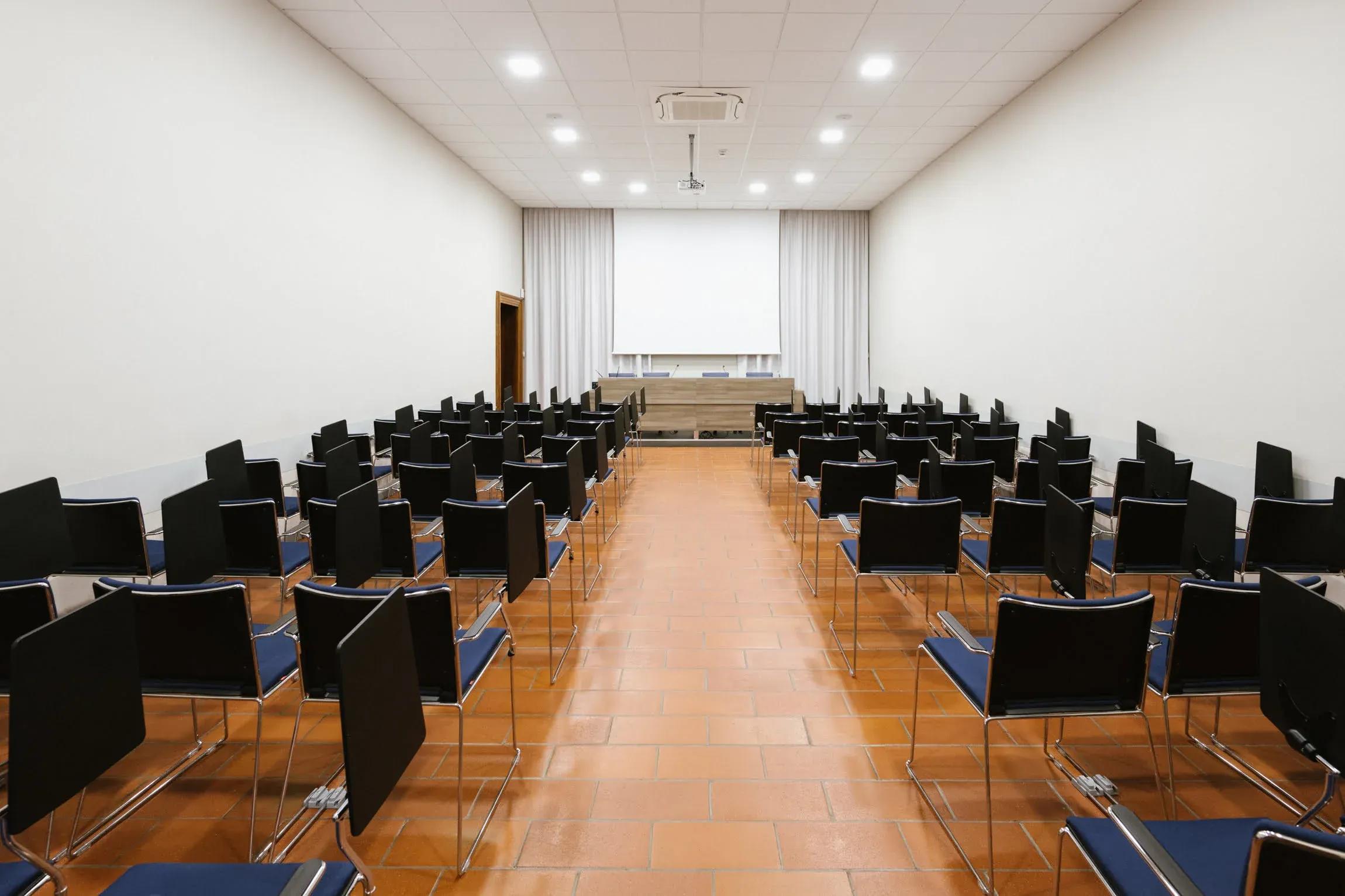 sala-consiglio-sala-meeting-paolo-vi