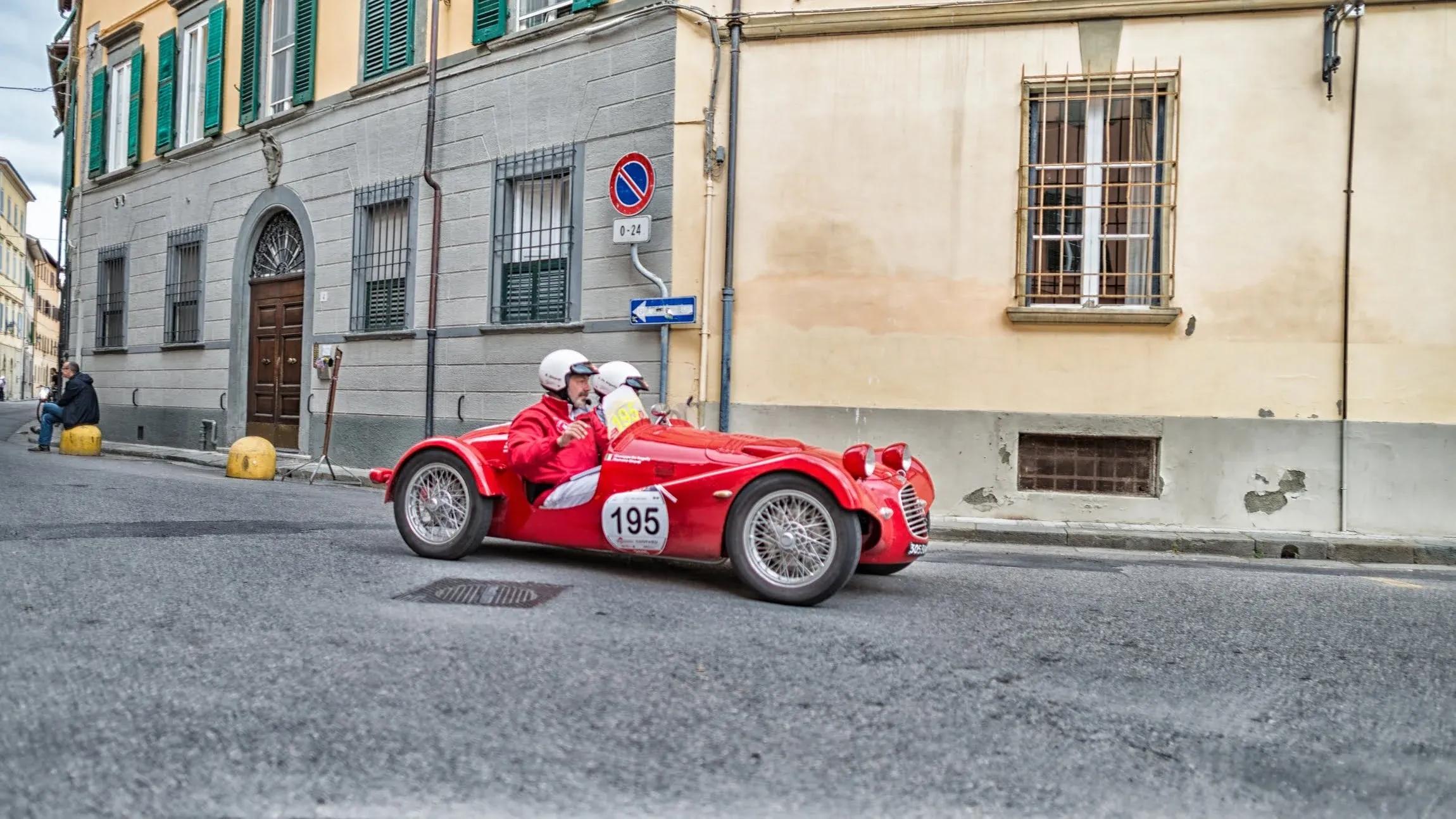 itinerario-mille-miglia-a-brescia-macchina-paolo-vi